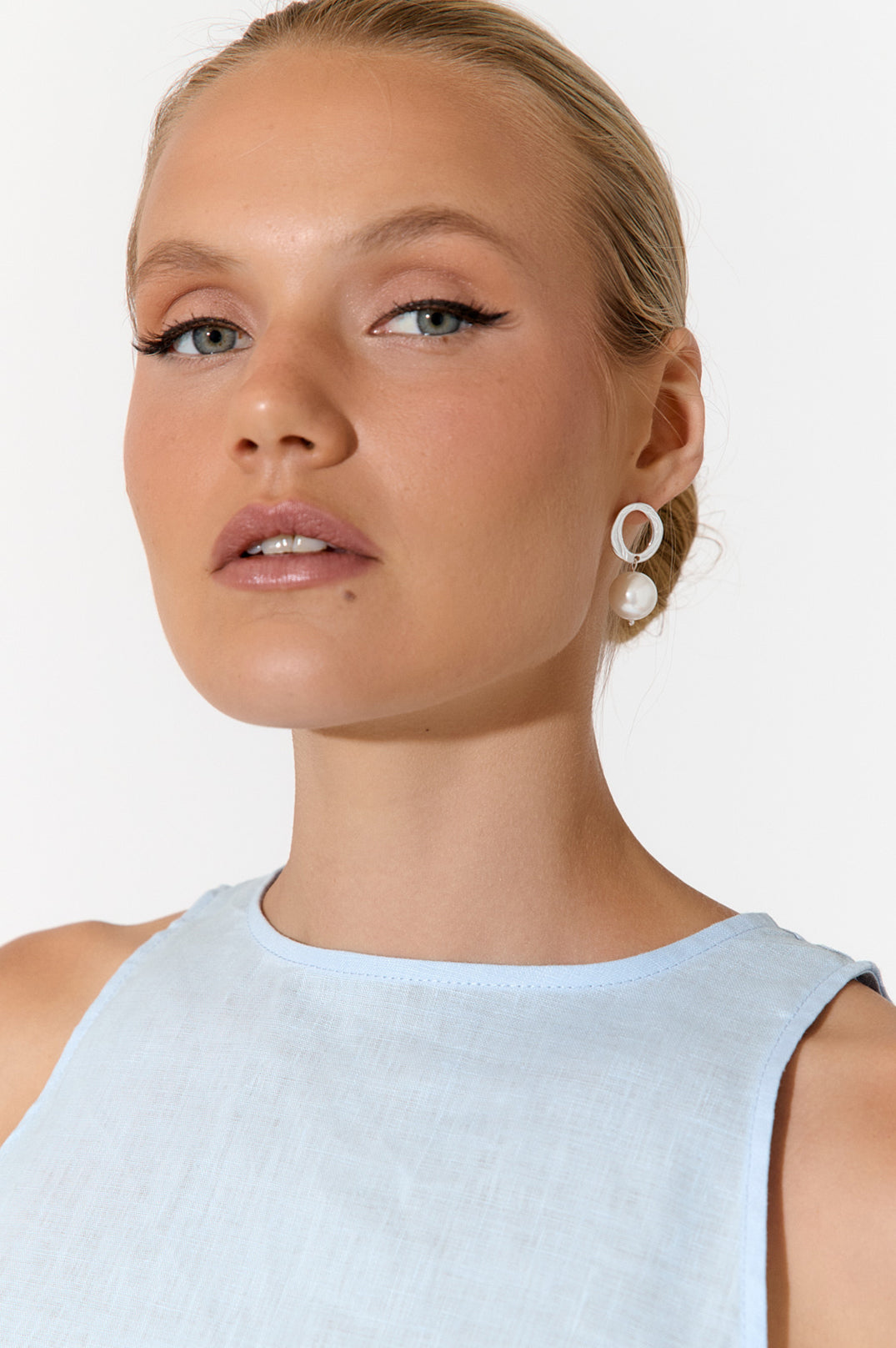 Pearl Drop Cut Out Circle Top Earrings