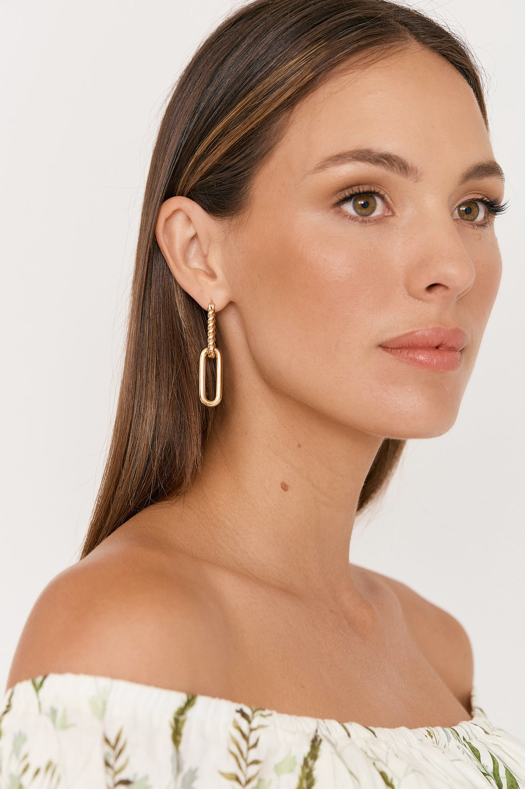Metal Twist Link Event Drop Earrings (Gold)