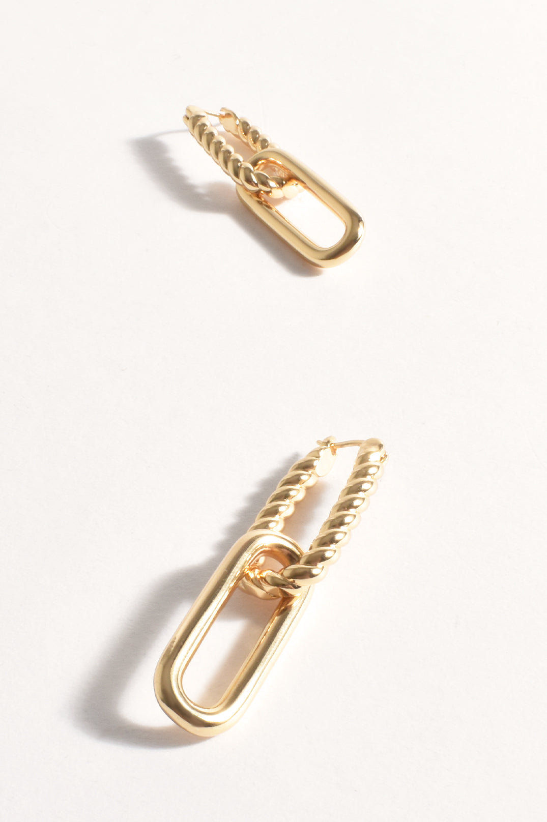 Metal Twist Link Event Drop Earrings (Gold)